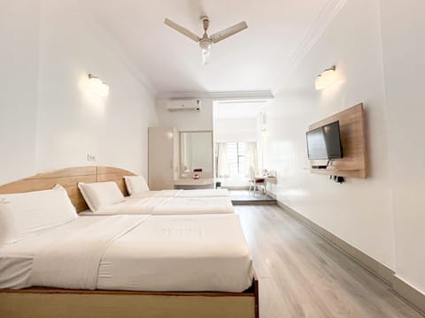 Premium bedding, down comforters, individually furnished, desk