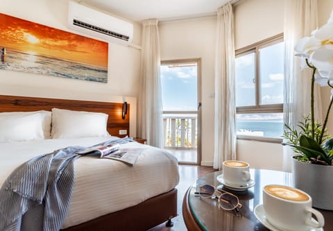 Double or Twin Room | In-room safe, desk, soundproofing, iron/ironing board