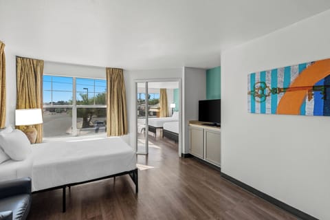 Suite, Multiple Beds, Non Smoking | Desk, iron/ironing board, rollaway beds, free WiFi