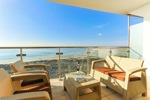 Panoramic uninterrupted sea views
