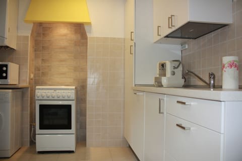 Apartment, 2 Bedrooms | Private kitchenette | Full-size fridge, oven, stovetop, dishwasher