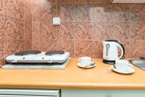 Fridge, stovetop, electric kettle, cookware/dishes/utensils