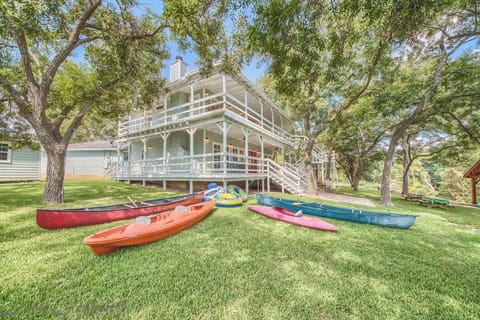 Jump in the wonderful Guadalupe with your direct river access! There are also 2 kayaks and 2 canoes for your use! There are no life jackets provided, so be sure to bring a couple with you. 