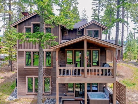 Cedar Crest Lodge in Suncadia - Fantastic Suncadia Home on the #16 Hole of the Prospector Golf Course!