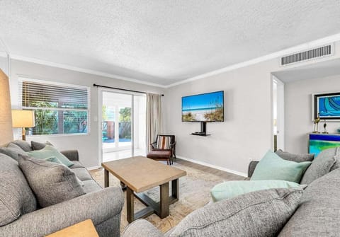 HSRC Living Area 55" TV & Access to Private Patio