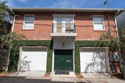 Welcome to York Lane Carriage House!