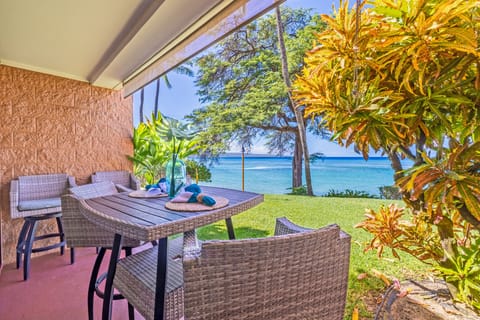private lanai steps to the ocean