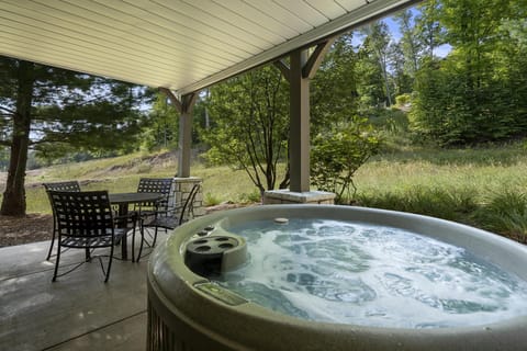 Patio w/ Private Hot Tub & Outdoor Dining