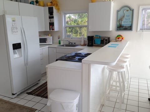 Kitchen And Breakfast Bar.