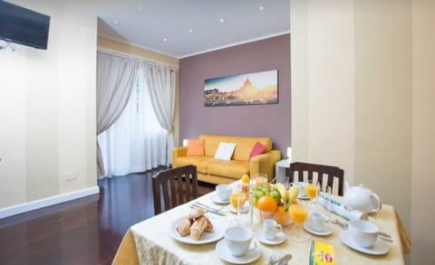 Apartment, 1 Bedroom, Balcony | In-room dining