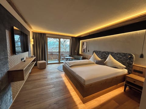 In-room safe, soundproofing, WiFi (free), bed sheets