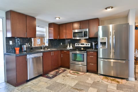 FULLY EQUIPPED KITCHEN.