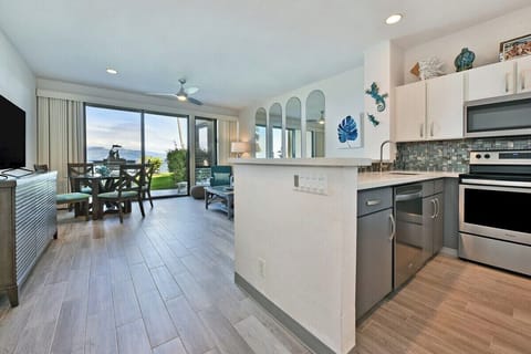 Napili Point B5 dining kitchen area 1