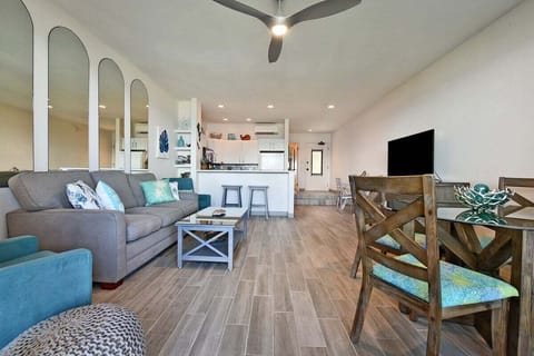 Napili Point B5 living area 3