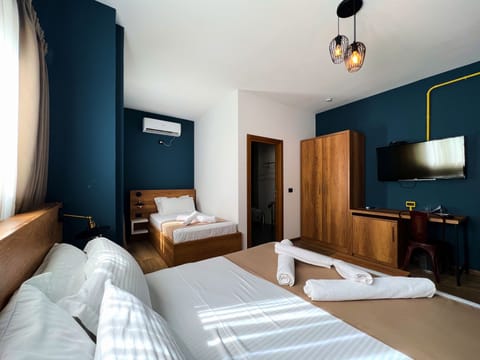 Triple Room | Minibar, desk, laptop workspace, soundproofing