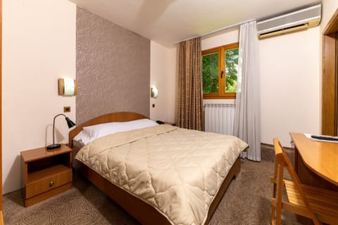 Standard Double Room | Desk, free WiFi