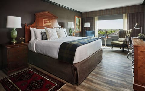 Premium bedding, down comforters, in-room safe, desk