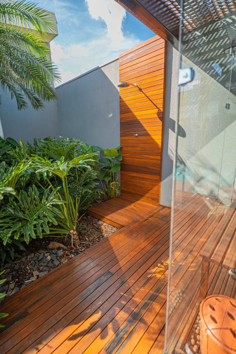 Bathroom shower