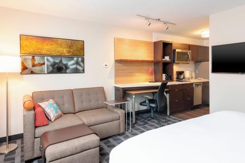 32-inch LCD TV with cable channels, TV