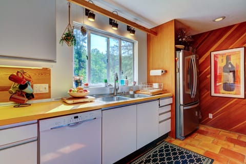 Great view to the brook for the chef!