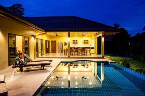 3 Bedroomed Villa Zanzibar - walk to beach | Terrace/patio