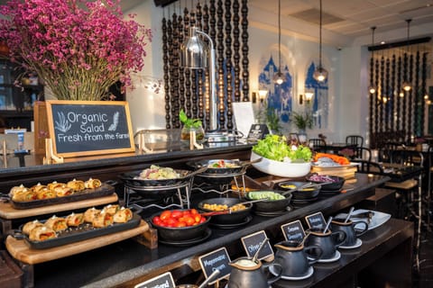 Daily buffet breakfast for a fee