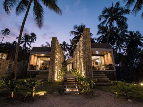 Bangalô Frente mar | Minibar, in-room safe, individually decorated, individually furnished