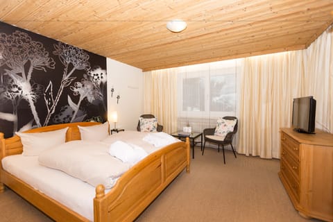 Comfort Double Room, Balcony | Cribs/infant beds, free WiFi, bed sheets