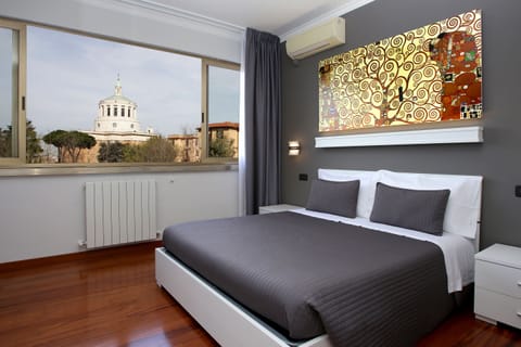 Superior Room (Private bathroom) | Premium bedding, minibar, desk, blackout drapes
