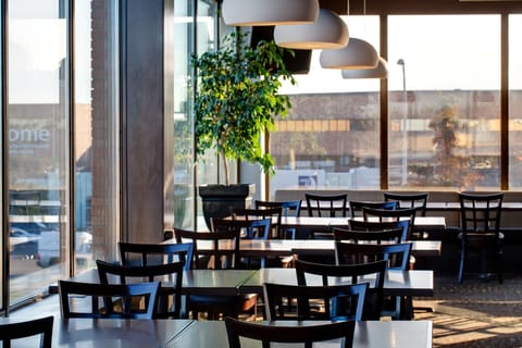 Daily cooked-to-order breakfast for a fee