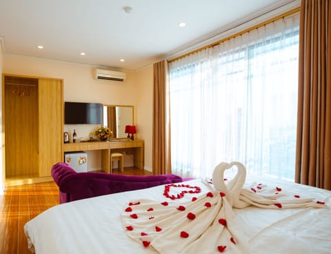 Minibar, desk, soundproofing, iron/ironing board