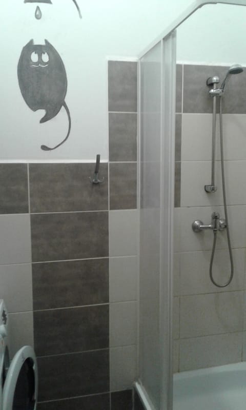 Shared Dormitory | In-room safe, desk, iron/ironing board, free WiFi