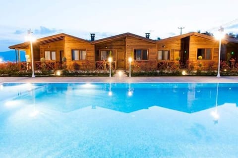 Suite Room | Outdoor pool
