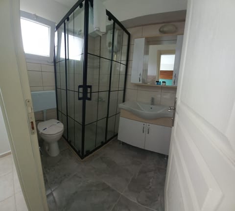 Family Room, 2 Bedrooms | Bathroom | Shower, free toiletries, hair dryer, slippers