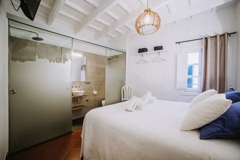 Economy Small Double Room | Egyptian cotton sheets, premium bedding, down comforters, minibar