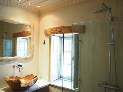 Studio | Bathroom | Free toiletries, hair dryer, slippers, towels