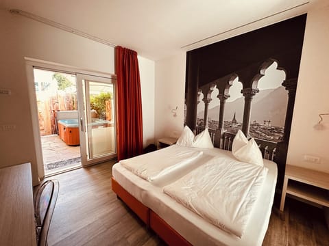 King Deluxe with Exclusive SPA Hot Spring | Premium bedding, down comforters, pillowtop beds, minibar