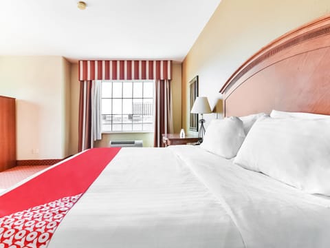 Suite, 1 Bedroom | Desk, iron/ironing board, free WiFi, bed sheets