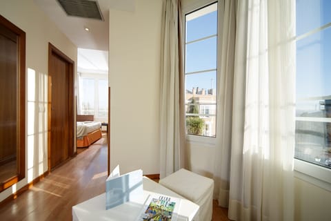 Minibar, in-room safe, desk, blackout drapes