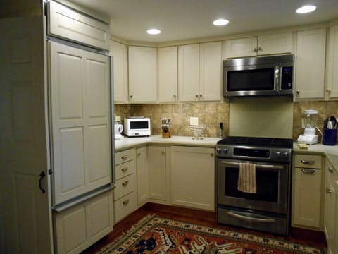 kitchen with icemaking refrigerator/freezer