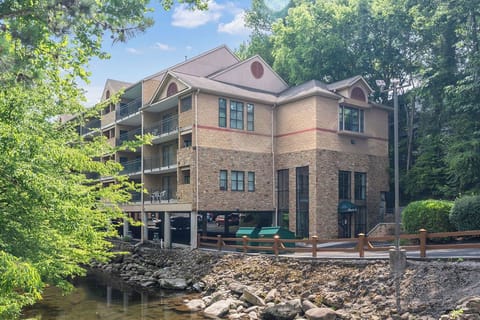 so peaceful beside the river