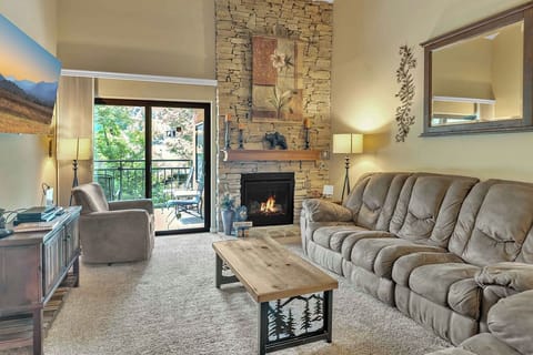Large living area with gas fireplace - There is room for everyone in this large living area and the gas fireplace is very convenient.