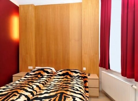 Double Room | In-room safe, desk, free WiFi