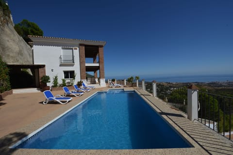 Villa with swimming pool