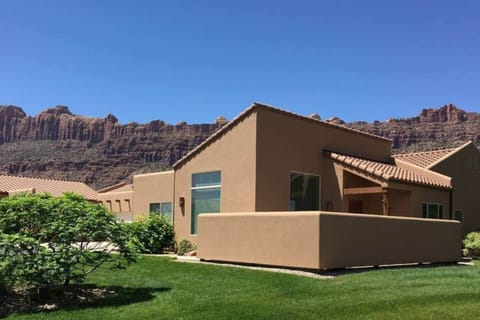 Highest rated Moab Rim Village - The "Blue Coyote Hideaway" with a View! WOW!!!!