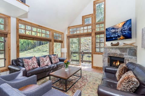 A true Slopeside penthouse condo. Views to the South (ski runs) and views to the East (box canyon). Vaulted ceilings and an abundance of natural light.