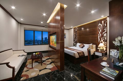 Apartment Suite | Minibar, in-room safe, desk, soundproofing