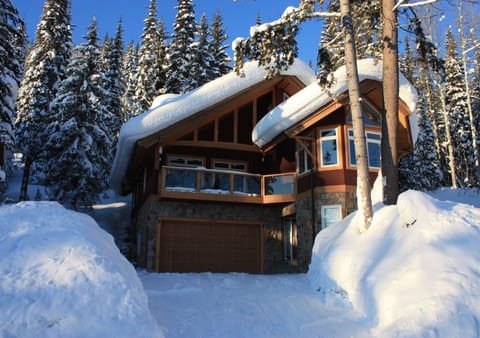 Beautiful winter chalet with ski-in/ski-out access, heated floors and hot tub.