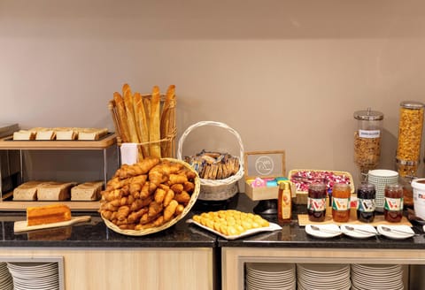 Daily buffet breakfast for a fee