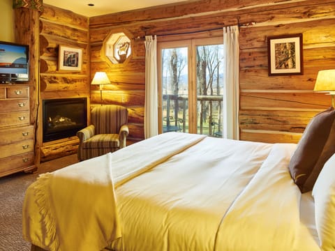 2nd Floor, King Bed | Premium bedding, pillowtop beds, individually decorated